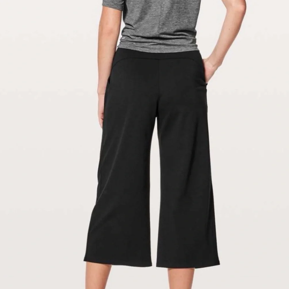 Lululemon Can You Feel The Pleat Crop SHR Heather Black